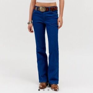 Wrangler Westward Mid-Rise Bootcut Jean
Color:  Rinsed Denim
Size:  27